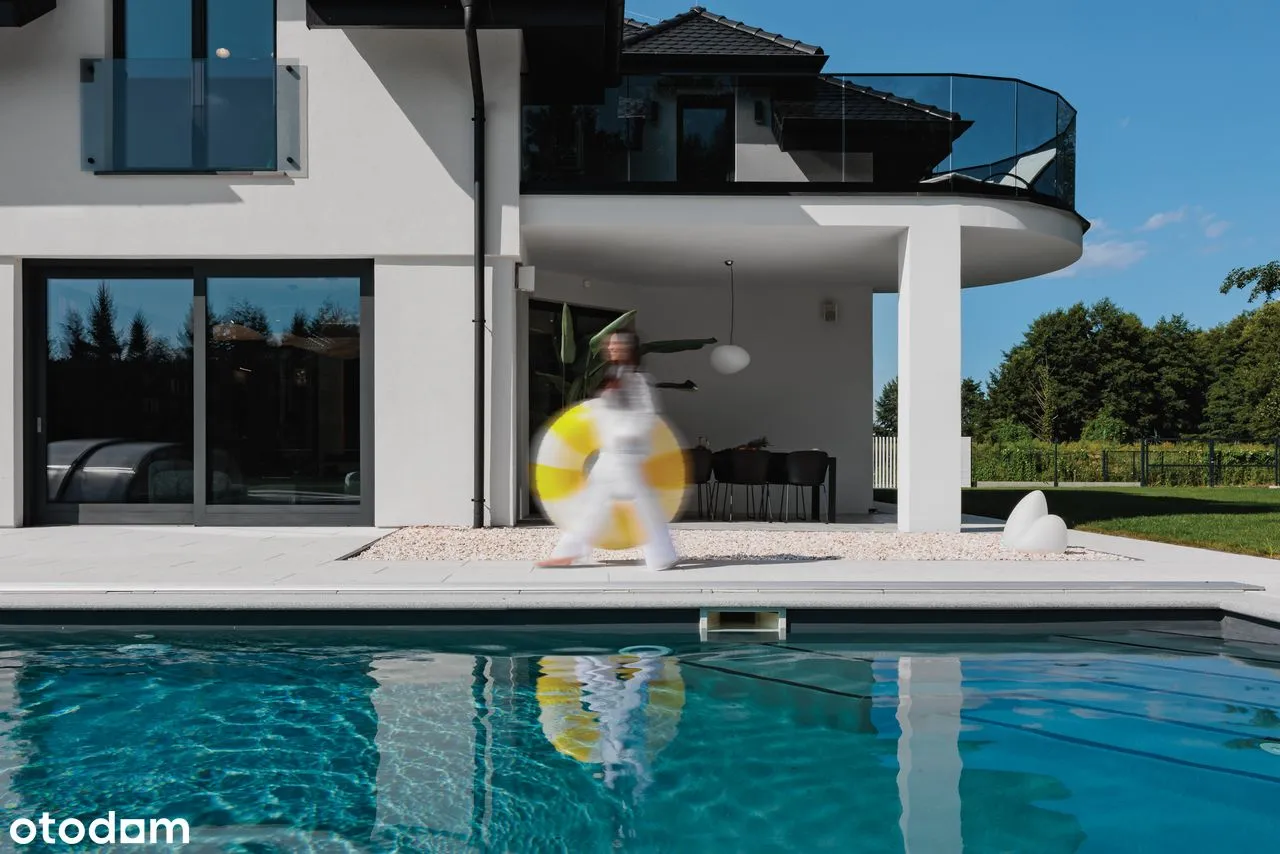 You are currently viewing REZYDENCJA Z BASENEM| SMART HOME |SIŁOWNIA | SAUNA |LAS