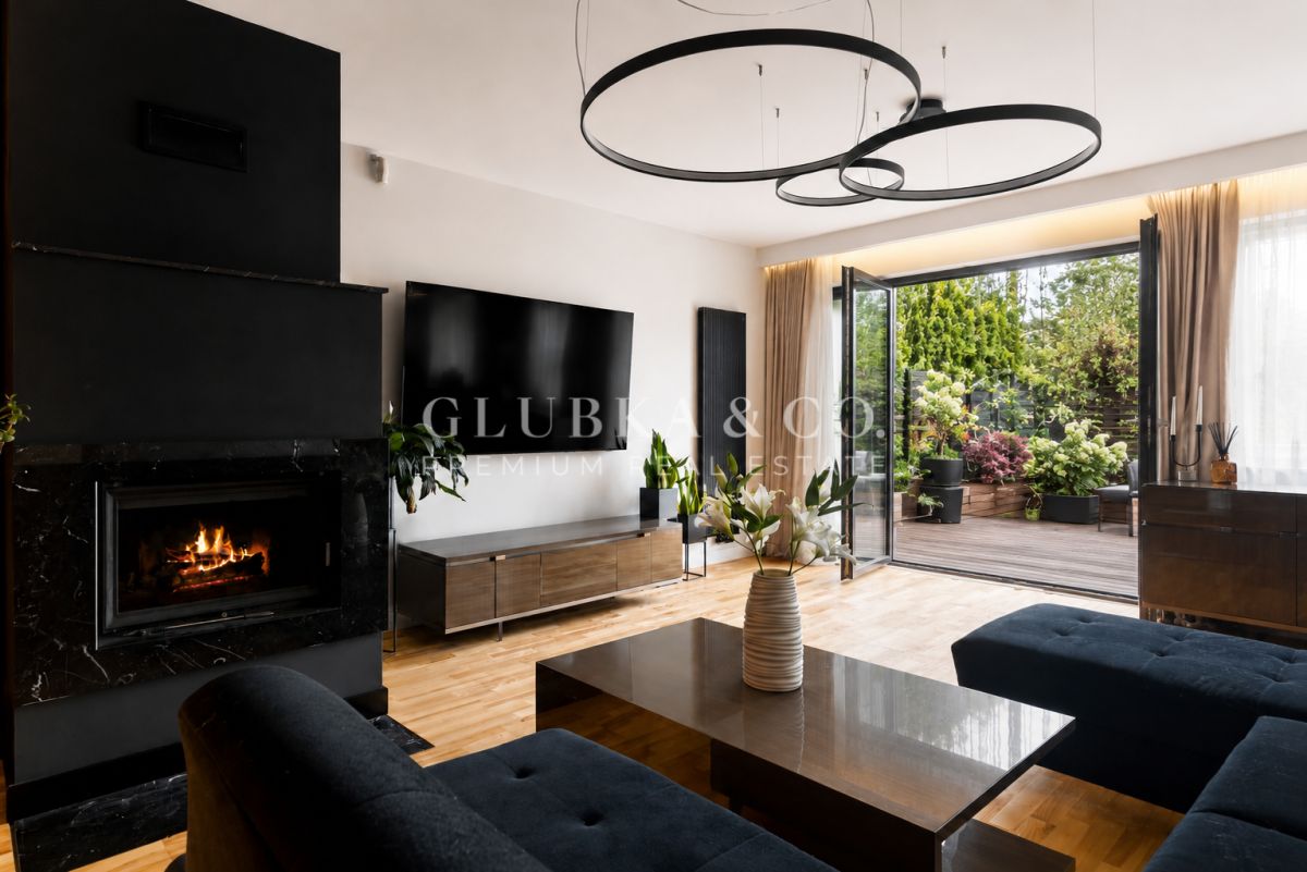 Read more about the article Loftowa szeregówka z ogrodem i kominkiem| 140 m²
