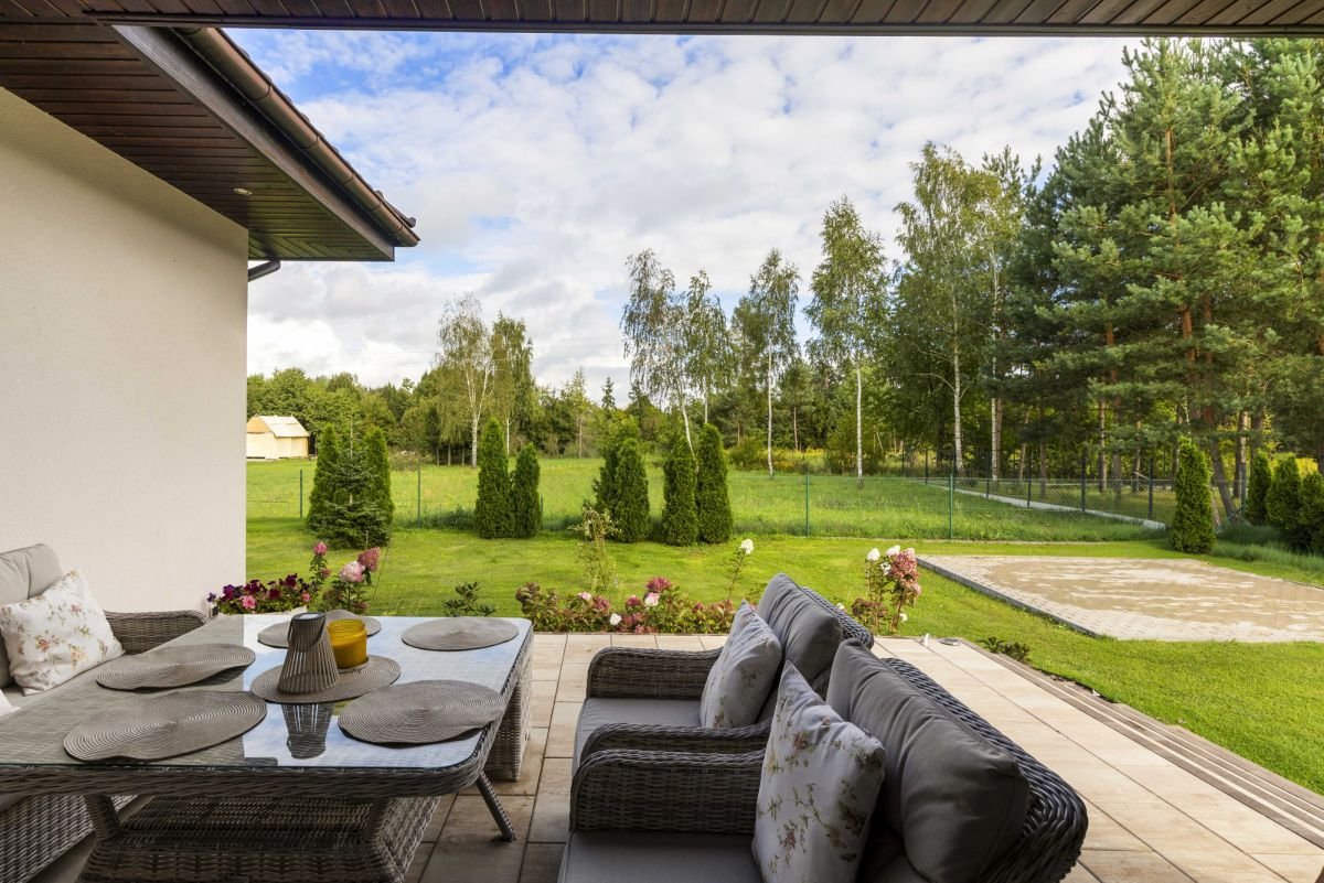 You are currently viewing Dom z dużym ogrodem | 1165 m² działki | 4 pokoje